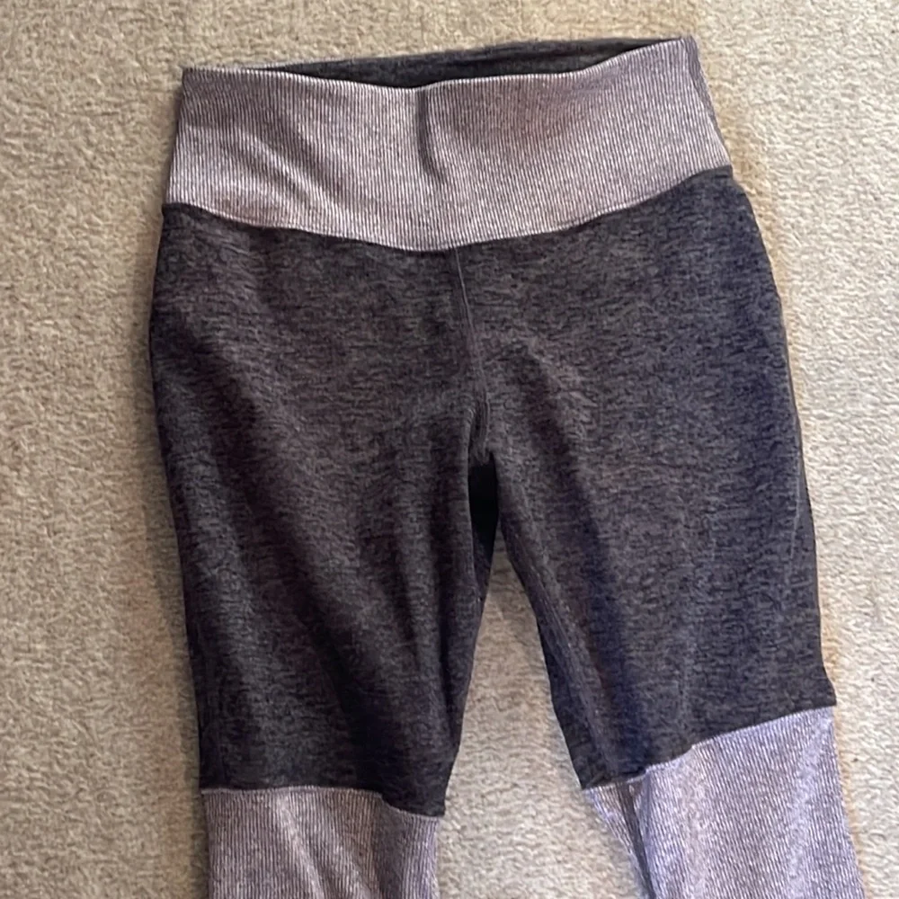 Alo Yoga Gray High Waisted Goddess Ribbed Knit Leggings Size M Ruched Dance